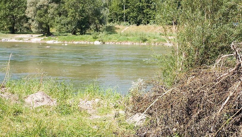 Toter in der Isar. Spaziergänger hatten die Leiche entdeckt. (Symbolfoto) Toter in der Isar. Spaziergänger hatten die Leiche entdeckt. (Symbolfoto)