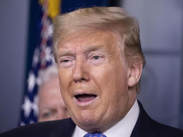Donald Trump hat ein vom Kongress beschlossenes milliardenschweres Hilfspaket in Kraft gesetzt.