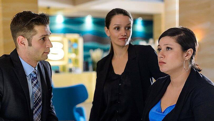 "Unter uns": Deniz (Igor Dolgatschew), Jenny (Kaja Schmidt-Tychsen, M.) und Vanessa (Julia Augustin)