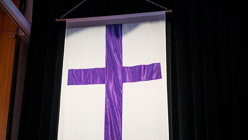 Die Fahne der evangelischen Kirche in Deutschland. (Symbolbild) Die Fahne der evangelischen Kirche in Deutschland. (Symbolbild)
