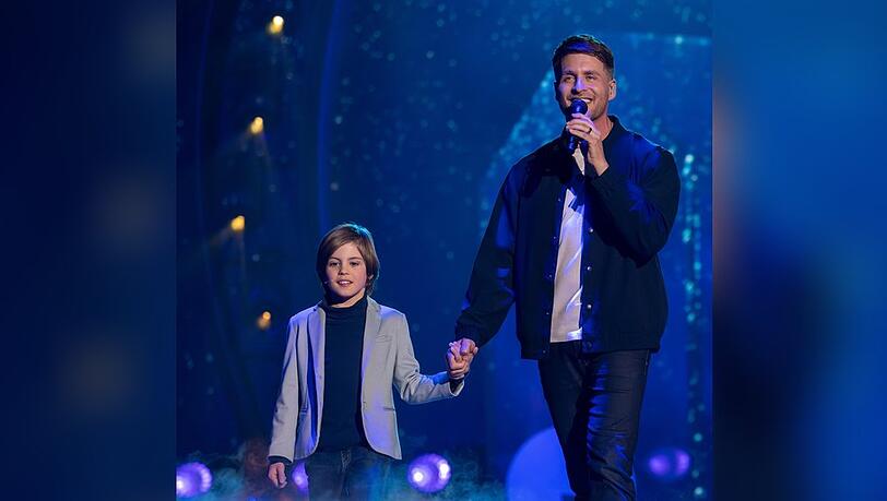Alexander Klaws und Sohn Lenny in der "Giovanni Zarrella Show". Alexander Klaws und Sohn Lenny in der "Giovanni Zarrella Show".