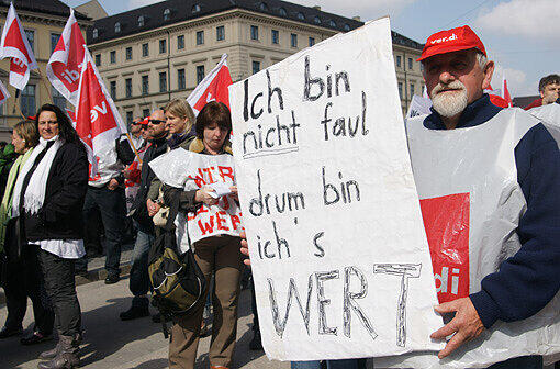 "Ich bin nicht faul - drum bin ich's wert", findet dieser Streikende.