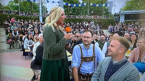 Gemeinsam mit ihren Zuschauern wundert sich Andrea Kiewel über die horrenden Wiesn-Preise in München. Gemeinsam mit ihren Zuschauern wundert sich Andrea Kiewel über die horrenden Wiesn-Preise in München.