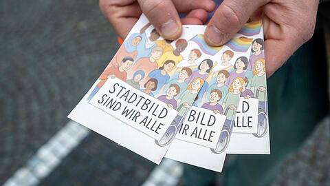 Bundeskanzler Friedrich Merz (CDU) schl&auml;gt Kritik wegen seiner "Stadtbild"-Aussage entgegen. (Archivbild)