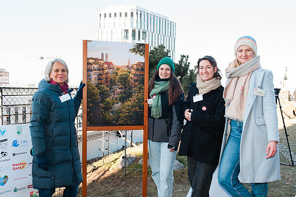 Sie vertreten das B&uuml;ndnis, von links: Sabine Krieger vom Bund Naturschutz, Jana H&auml;fner von Fridays for Future, Fenya Kirst von "Protect the Planet" und Joeline Schulz,