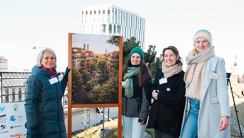 Sie vertreten das B&uuml;ndnis, von links: Sabine Krieger vom Bund Naturschutz, Jana H&auml;fner von Fridays for Future, Fenya Kirst von "Protect the Planet" und Joeline Schulz,