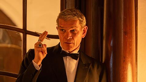G&ouml;tz Otto spielt in der Agenten-Serie "SPYON" den Ausbilder Voss.