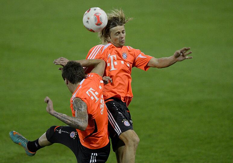 Der FC Bayern beim Abendtraining in Doha.