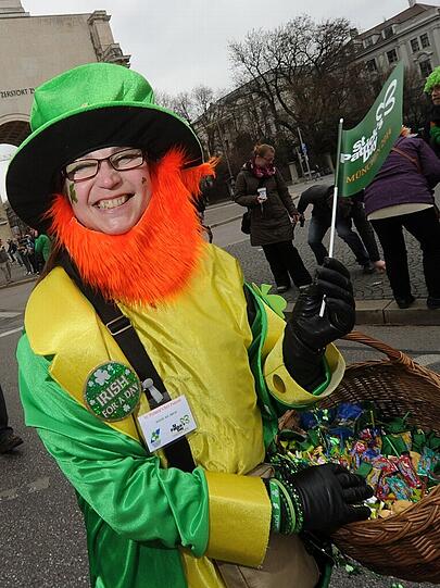 Irisches Brauchtum auf den Straßen München: Beim Umzug zum St. Patrick's Day sind Jung und Alt dabei - und gute Laune ist Pflicht.