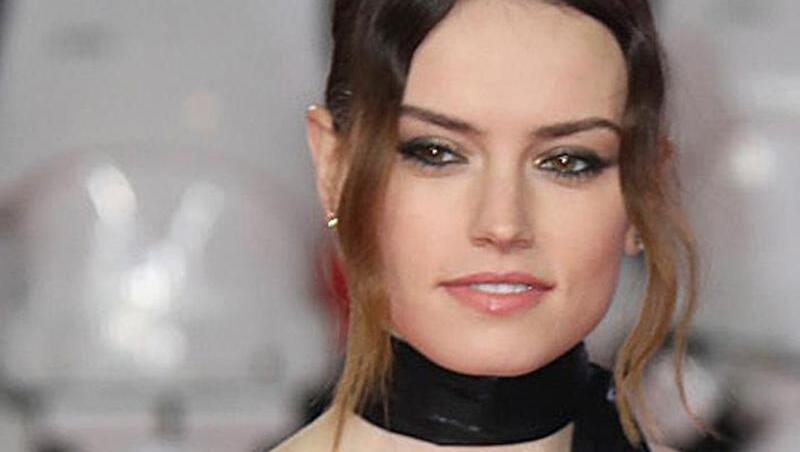 Daisy Ridley in der Royal Albert Hall bei der Premiere des Films "Star Wars - Die letzten Jedi". Daisy Ridley in der Royal Albert Hall bei der Premiere des Films "Star Wars - Die letzten Jedi".