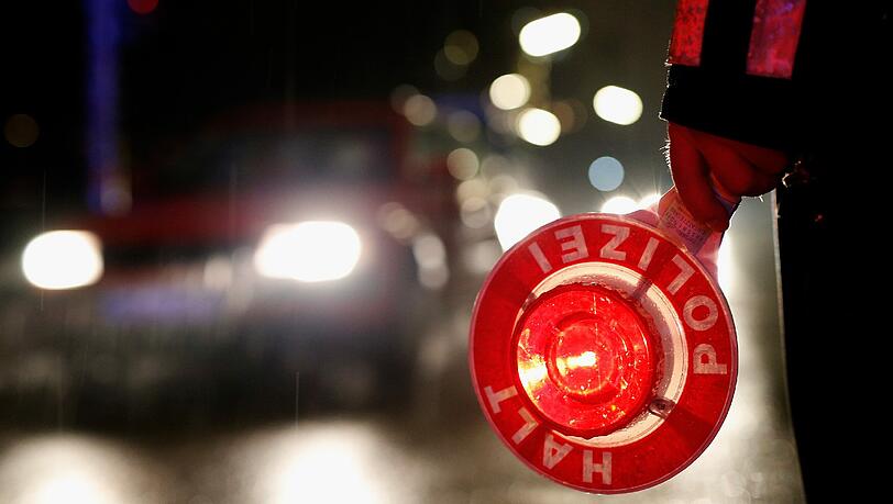 Die Polizei zog in der Nacht auf Sonntag einen Motorrad-Raser aus dem Verkehr (Archivbild). Die Polizei zog in der Nacht auf Sonntag einen Motorrad-Raser aus dem Verkehr (Archivbild).