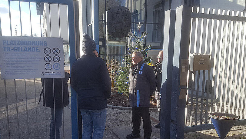 Keine Ordner mehr an der Tür: Der TSV 1860 hat das Hausverbot an der Grünwalder Straße aufgehoben. Keine Ordner mehr an der Tür: Der TSV 1860 hat das Hausverbot an der Grünwalder Straße aufgehoben.