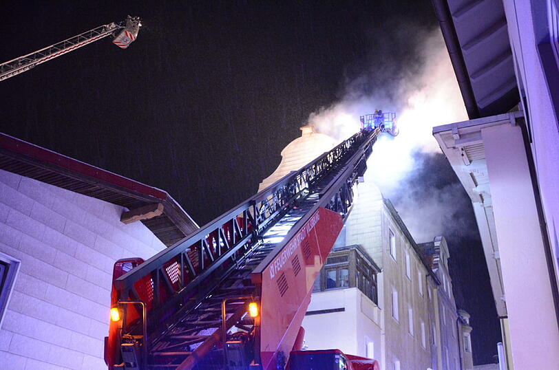 Bei dem Brand im Zentrum Veldens wurden zwei Menschen verletzt.