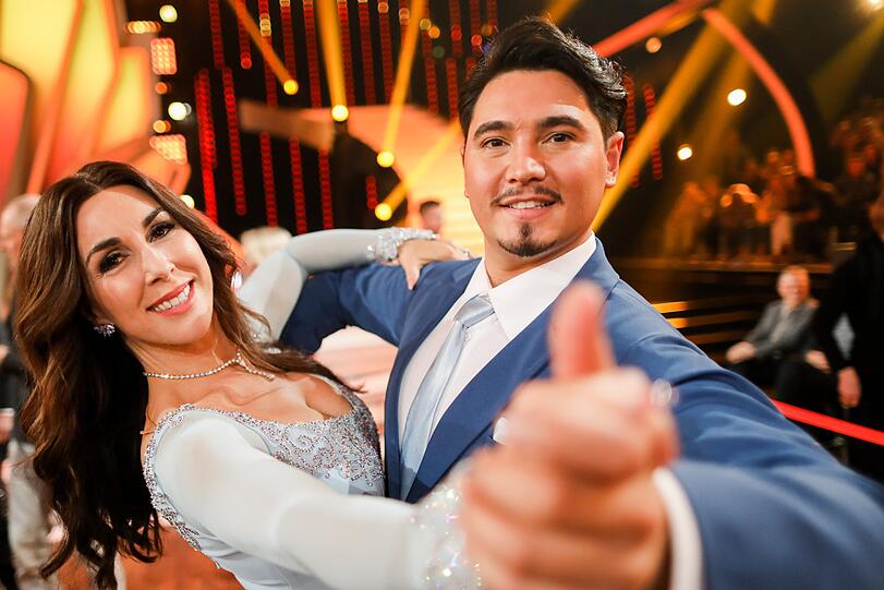 Die Unternehmerin Judith Williams und der Profitänzer Erich Klann freuen sich über die höchste Punktzahl in der RTL-Tanzshow "Let's Dance". Sie können damit nicht in der ersten Sendung ausscheiden.