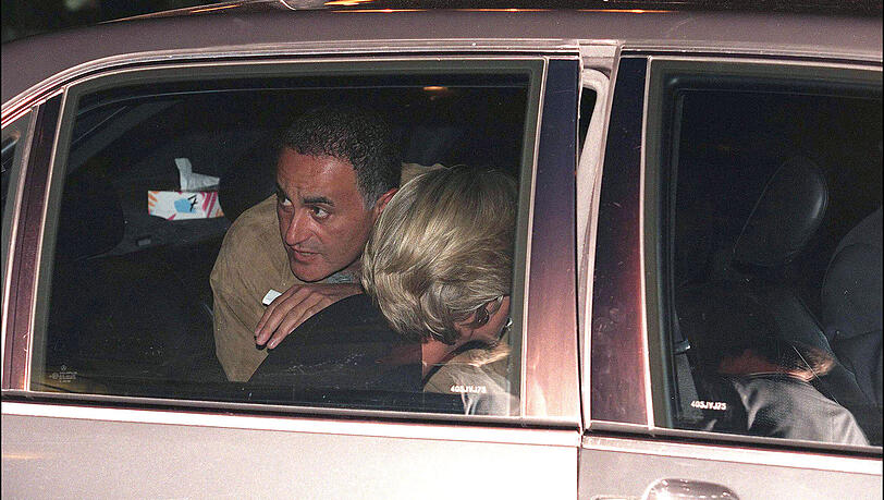 Wenige Minuten vor dem Tod: Prinzessin Diana und Dodi Al-Fayed auf dem Rücksitz des Mercedes.