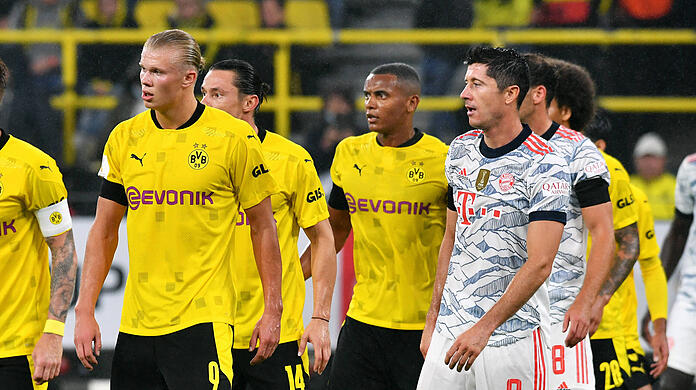 Die zwei besten Angreifer der Bundesliga unter sich: Bayerns Robert Lewandowski (r) und Dortmunds Erling Haaland (l). (Archivbild)