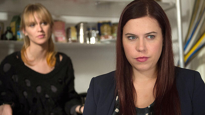 Julia Stark (rechts) alias Sarah Ziegler ist mit der Serie aufgewachsen.