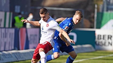 Der Nürnberger Nikola Dovedan und der Karlsruher Marco Thiede (l-r.) in Aktion.