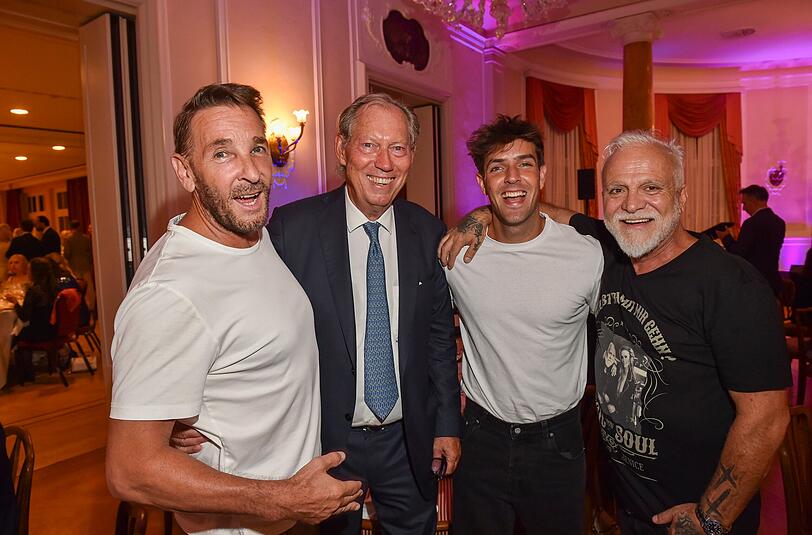 Dr. Werner Mang mit Mark Keller uns dessen Sohn Aaron sowie Nino de Angelo.
