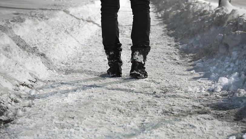 Schnee, Eis und Matsch führen schnell zu gefährlichen Stürzen.