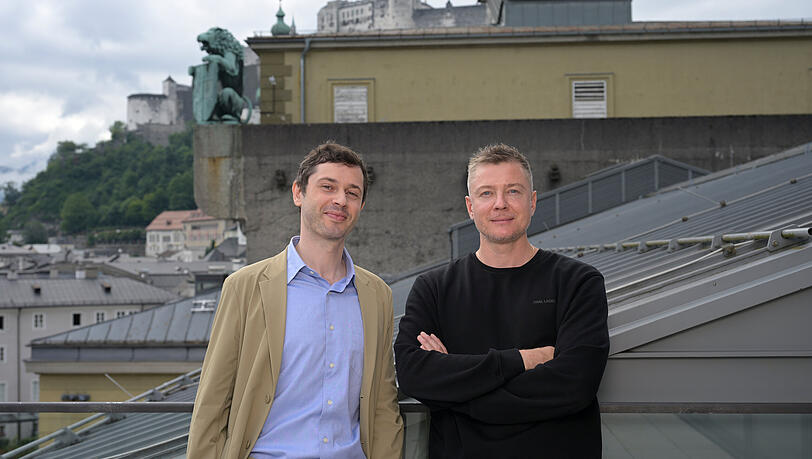 Der Dirigent Maxime Pascal mit dem Regisseur Evgeny Titov (re.) Der Dirigent Maxime Pascal mit dem Regisseur Evgeny Titov (re.)