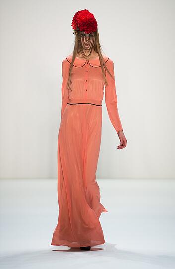 Das Modelabel Rebekka Ruetz präsentiert die neue Herbst/Winter-Kollektion auf der Fashion Week in Berlin.