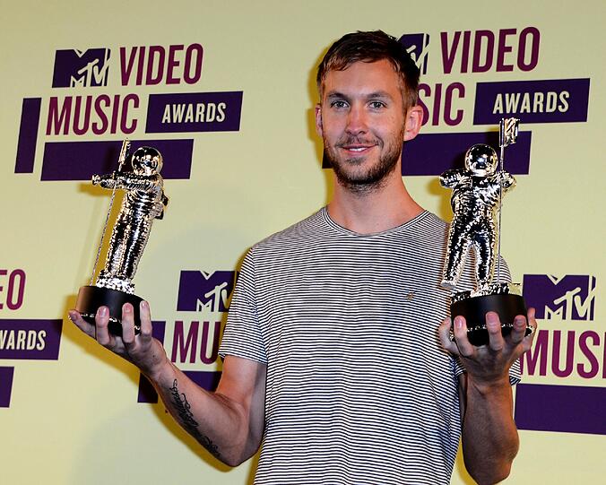 Platz 4 Calvin Harris (29): Der DJ und Produzent zeichnet sich unter anderem für Rihannas Nummer-1-Hit "We Found Love." verantwortlich. Er hat ein geschätztes Jahreseinkommen von 46 Millionen US-Dollar.