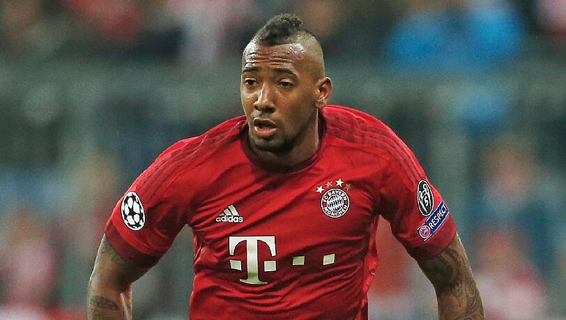 Jerome Boateng, Note 3: Immer wieder etwas Neues bei den Bayern. Diesmal begann Boateng im zentralen Mittelfeld. Experiment gelungen? Eher nicht. Nach 28 Minuten schickte Guardiola seinen Abwehrboss zurück in die Verteidigung. In gewohnter Rolle gewohnt sicher. Später leicht verletzt ausgewechselt. Jerome Boateng, Note 3: Immer wieder etwas Neues bei den Bayern. Diesmal begann Boateng im zentralen Mittelfeld. Experiment gelungen? Eher nicht. Nach 28 Minuten schickte Guardiola seinen Abwehrboss zurück in die Verteidigung. In gewohnter Rolle gewohnt sicher. Später leicht verletzt ausgewechselt.
