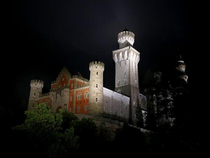 Das Schloss Neuschwanstein im strömenden Regen.