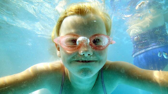 Die Wartezeit für Schwimmkurse ist derzeit lang. (Symbolbild)