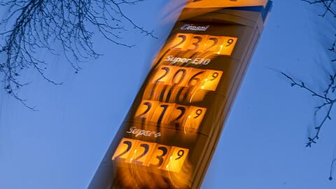 Die Spritpreise bleiben in Bewegung. (Symbolbild)