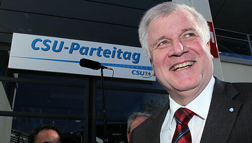Horst Seehofer: "Die CSU soll zu einer Mitmachpartei werden" Horst Seehofer: "Die CSU soll zu einer Mitmachpartei werden"