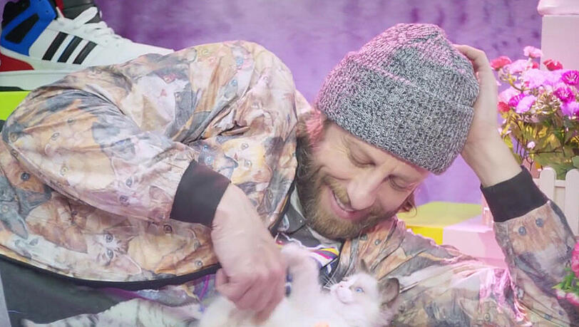 Oliver Korittke auf Sneaker-Mission - mit Katzen Oliver Korittke auf Sneaker-Mission - mit Katzen