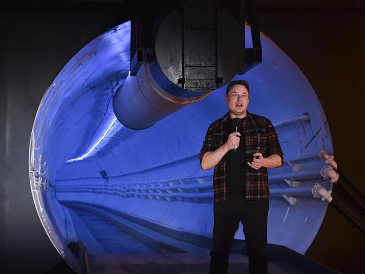 US-Starunternehmer Elon Musk hat mit dem Tunnelsystem Loop sein jüngstes Projekt vorgestellt.