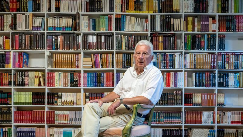 Der Schriftsteller Philipp Vandenberg, aufgenommen in seinem Haus.