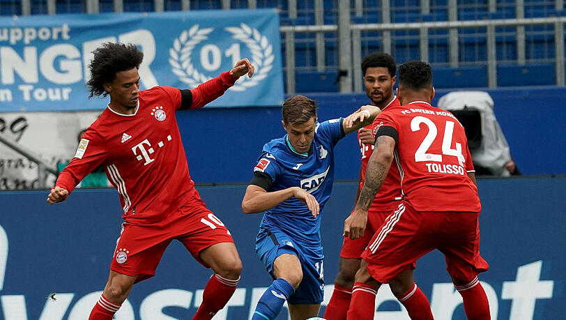 Hoffenheims Christoph Baumgartner (m.) kann gegen den FC Bayern nicht auflaufen. (Archivbild)