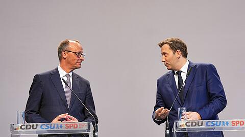 CDU-Chef Merz und SPD-Chef Klingbeil schließen Steuererhöhungen nicht für immer aus. (Archivbild)