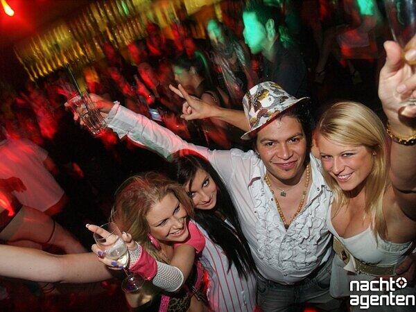 Extrem viel nackte Haut gab?s am Freitag beim 8 Jahre Partypusher im Sugar zu sehen. Mehr Bilder unter: www.nachtagenten.de.