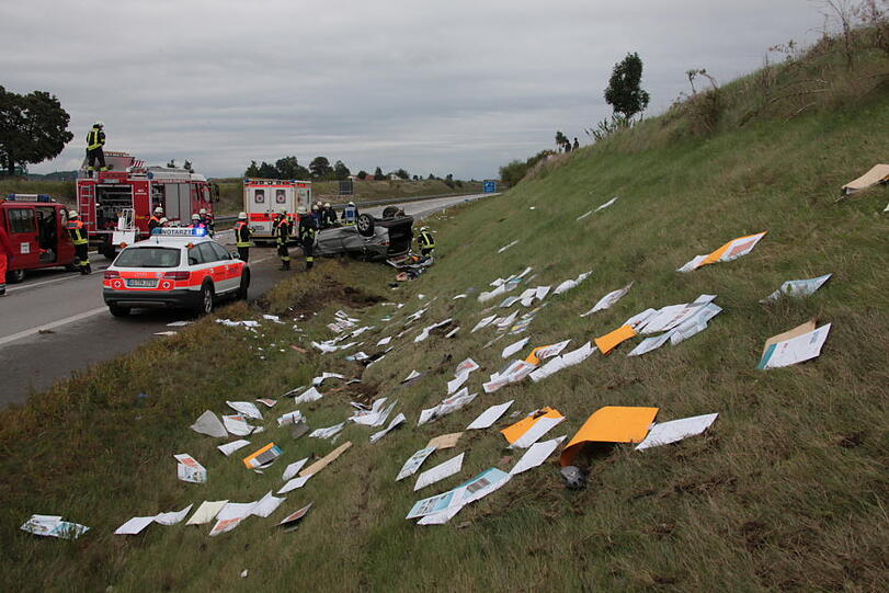 Bei einem Unfall auf der A94 wurden vier Personen verletzt.