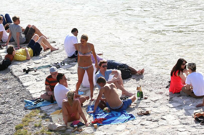 Grillen und chillen: Die schönsten Isar-Bilder von der Hitze am Wochenende