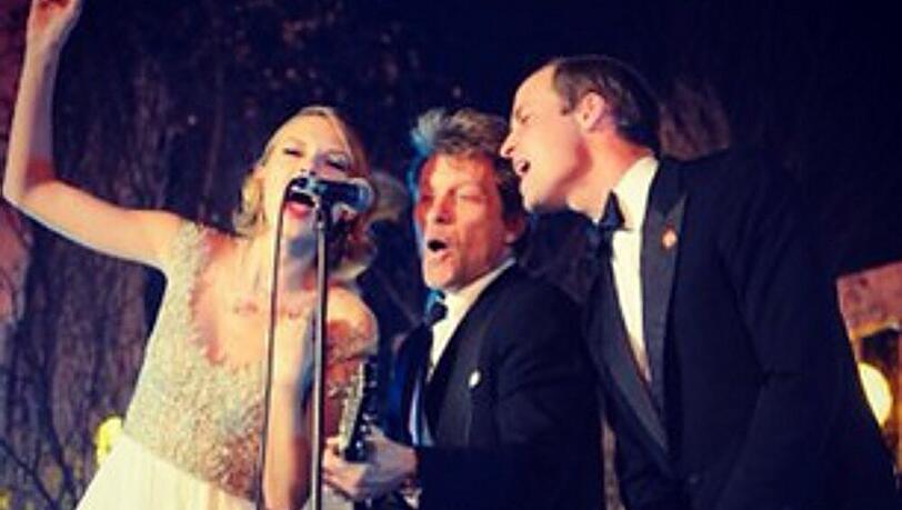 Swift mit Jon Bon Jovi (Mitte) und Prinz William Swift mit Jon Bon Jovi (Mitte) und Prinz William