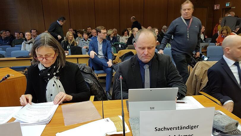 Elisabeth Nützel und Jiri Adamec berichteten am Donnerstag über die Ergebnisse der Obduktion.