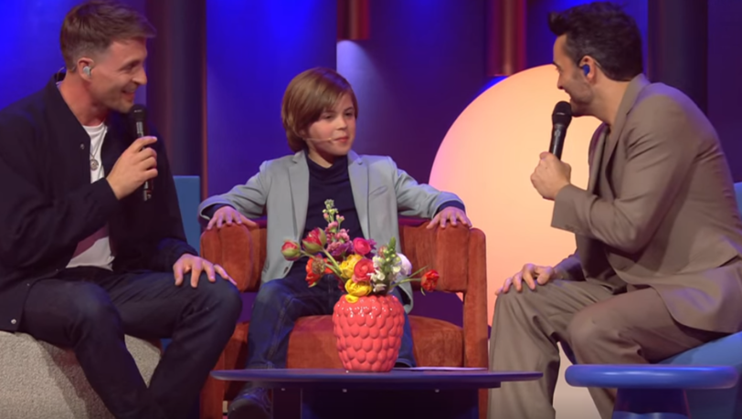 Alexander Klaws und sein Sohn Lenny sangen in der "Giovanni Zarrella Show" als Live-Duett "Millionen Träume". Alexander Klaws und sein Sohn Lenny sangen in der "Giovanni Zarrella Show" als Live-Duett "Millionen Träume".