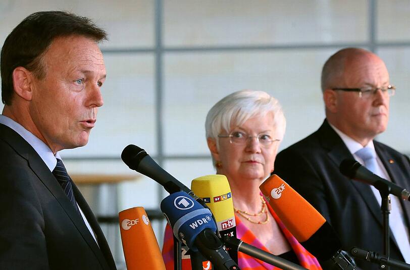 Die Spitzen der Koalitionsfraktionen haben am Montag die Einigung bei der Rente verkündet (v.li.): Thomas Oppermann (SPD), Gerda Hasselfeldt (CSU) und Volker Kauder (CDU).