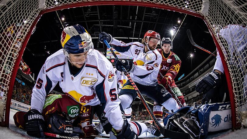 Obenauf: Der EHC um Keith Aulie (l.) und Maximilian Kastner beim 5:2-Sieg in Düsseldorf. Obenauf: Der EHC um Keith Aulie (l.) und Maximilian Kastner beim 5:2-Sieg in Düsseldorf.