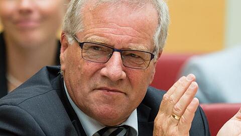 Johannes Hintersberger (CSU) reagiert im Bayerischen Landtag. Foto: Matthias Balk/Archivbild