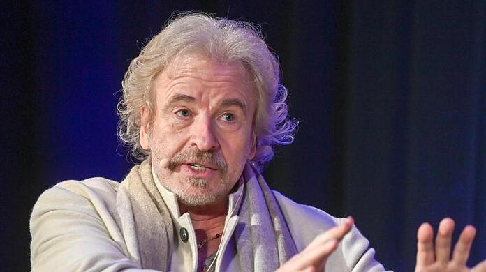 Der Moderator Thomas Gottschalk spricht.