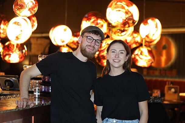 Betriebsleiterin Katharina Zellhuber (28) und Nicolas Rux (29). Betriebsleiterin Katharina Zellhuber (28) und Nicolas Rux (29).