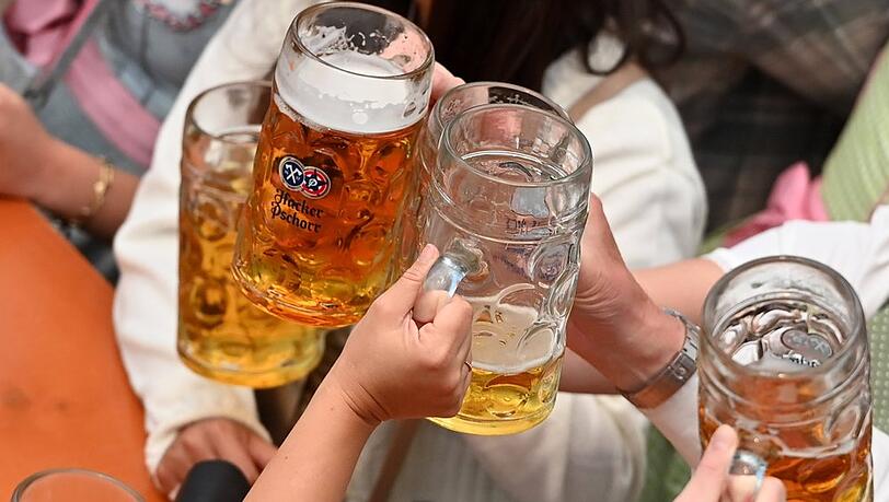 Wer abends im Bierzelt feiert, wacht am nächsten Morgen meist mit Kopfweh auf.