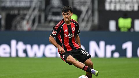 Can Uzun steht nach einer Muskelverletzung vor einem Comeback in der Startelf von Eintracht Frankfurt. (Archivbild) Can Uzun steht nach einer Muskelverletzung vor einem Comeback in der Startelf von Eintracht Frankfurt. (Archivbild)